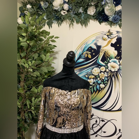 Johnathan Kayne 8052 Black and Gold Dress Gown Size 4 NWT - Picture 3 of 7